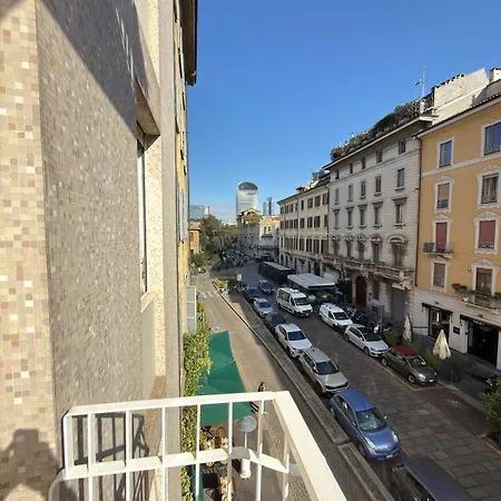 Apartment Brera Elegant - Via San Marco View